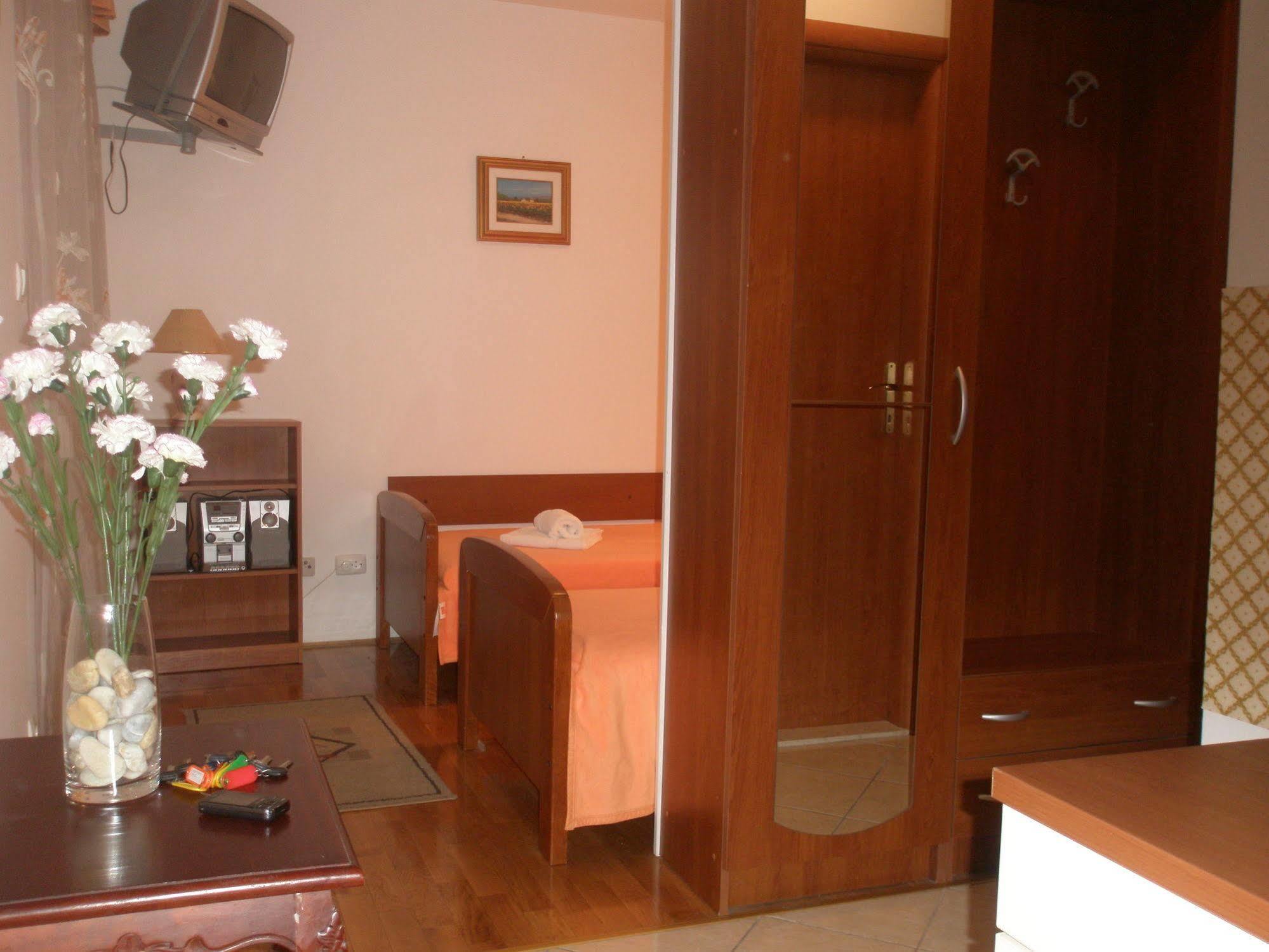 Apartments Znjan Split Exterior photo